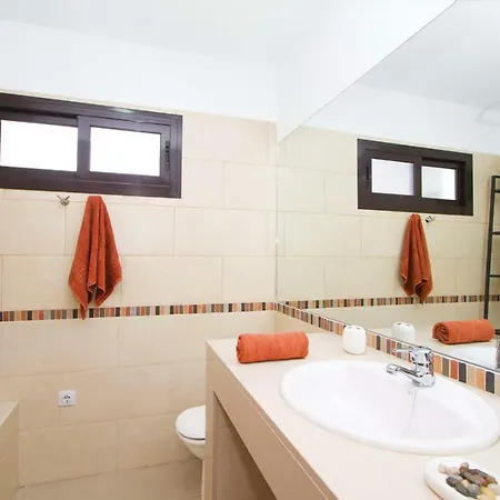Playa Blanca Sleeps 6 Air Con Wifi Villa Playa Blanca (Lanzarote)