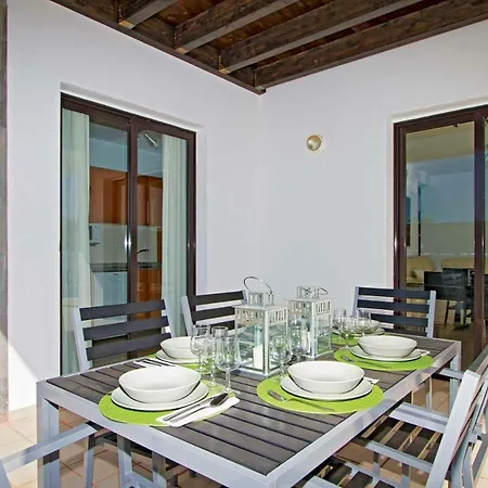 Villa Playa Blanca Sleeps 6 Air Con Wifi *